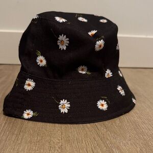 Alice + Olivia Clean White Cotton Bucket Hat with Logo Tag
